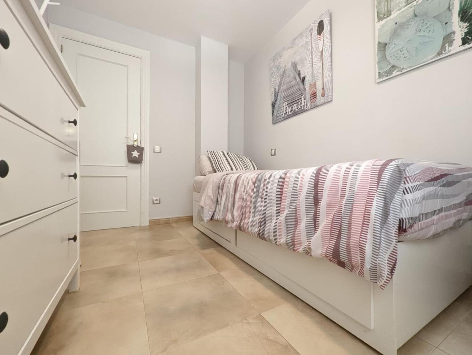 Apartamento tranquilo, a 3 minutos del centro. Logroño Exterior foto